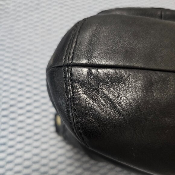 Y2K Coach Soho Shoulder Buckle Black Bag with Gold Hardware - F11842 , 11.5x7x3. - Picture 6 of 7